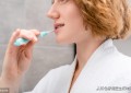 刷牙干呕恶心是怎么回事（造成刷牙干呕的原因有哪些）