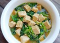 小白菜炖豆腐怎么做好吃（小白菜烧豆腐做法窍门）