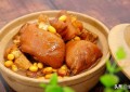 猪蹄炖黄豆怎么做好吃（夏天猪脚煲汤材料清单）