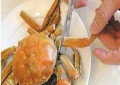 新手怎么吃螃蟹图解（10步图解正确吃蟹方法）