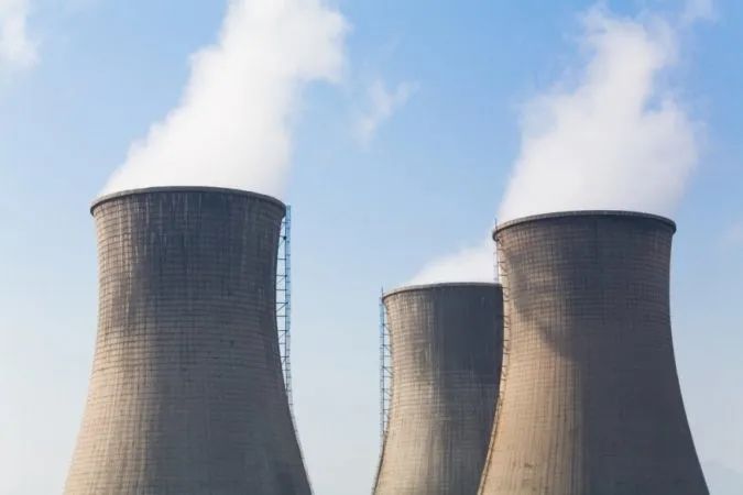 火电厂大气污染物排放标准（电厂烟囱吐白烟是在排放污染物吗）