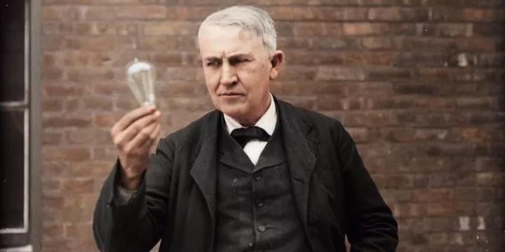 灯泡是谁发明的（电灯的最初发明者是谁）