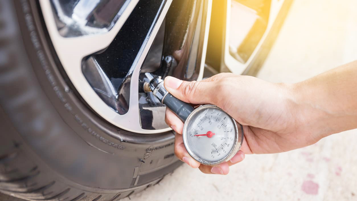 电动车胎压一般是多少bar（电动车胎压对照表）