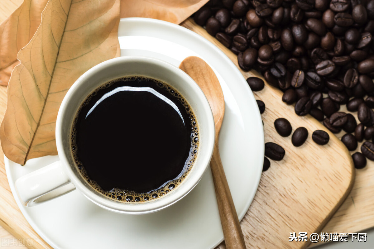 星巴克美式咖啡和拿铁的区别（美式咖啡跟拿铁哪个好喝）