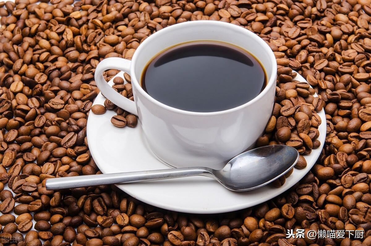 星巴克美式咖啡和拿铁的区别（美式咖啡跟拿铁哪个好喝）