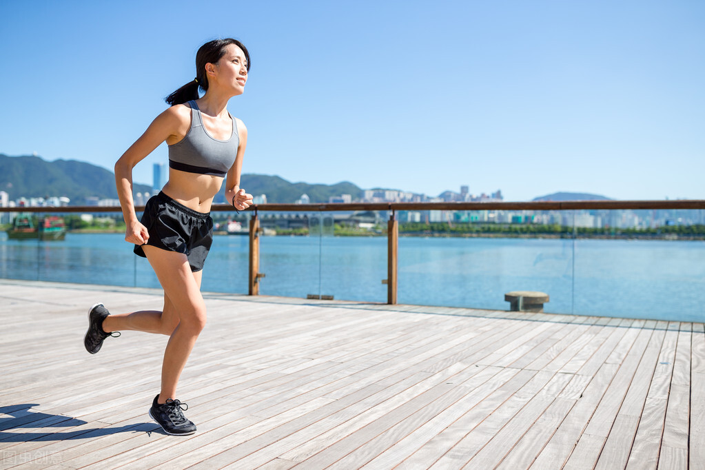 每天慢跑可以减肥吗（女生120斤每天慢跑一个月的效果）