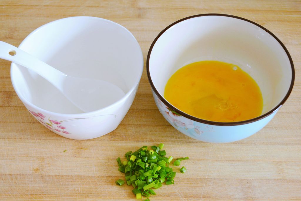 葱花蛋汤的做法（葱花蛋汤怎么做简单又好吃）