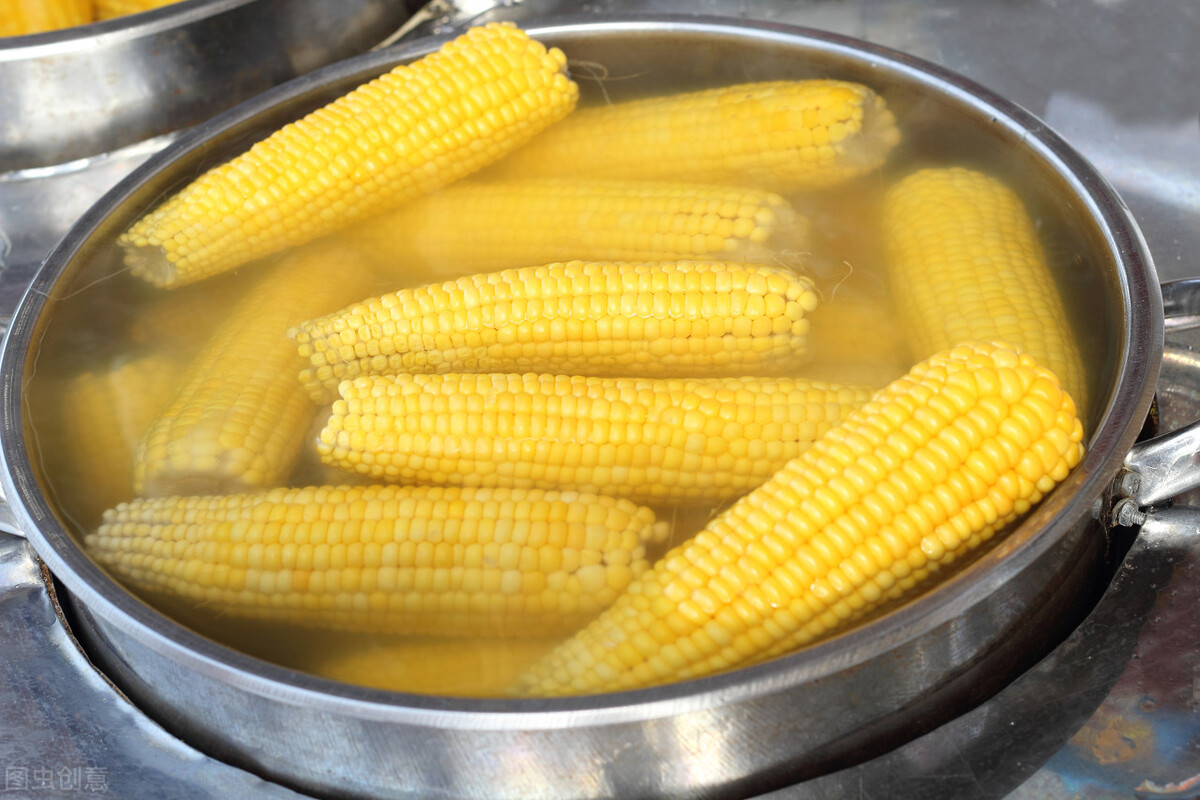 煮玉米多长时间熟（糯玉米冷水下锅煮几分钟）
