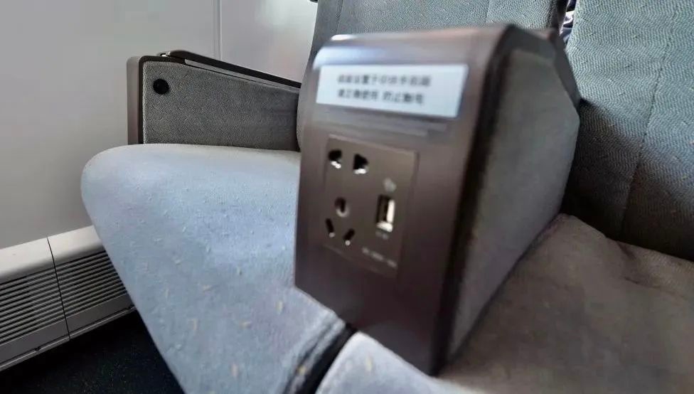 火车上可以充电吗（火车手机充电的地方在哪）