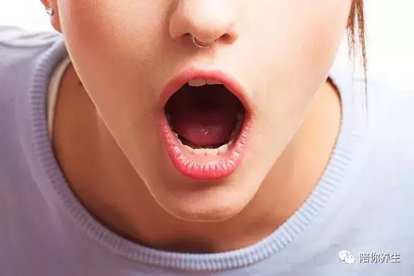 口腔异味的原因和治疗方法（口腔异味怎么治疗）
