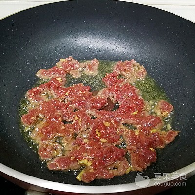 西红柿炒牛肉的做法（西红柿炒牛肉怎么炒好吃）