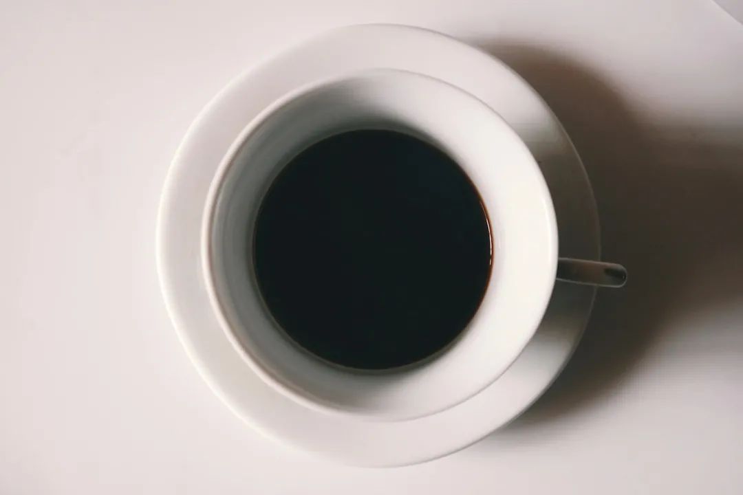 黑咖啡热量高吗（每天坚持喝黑咖啡会瘦吗）