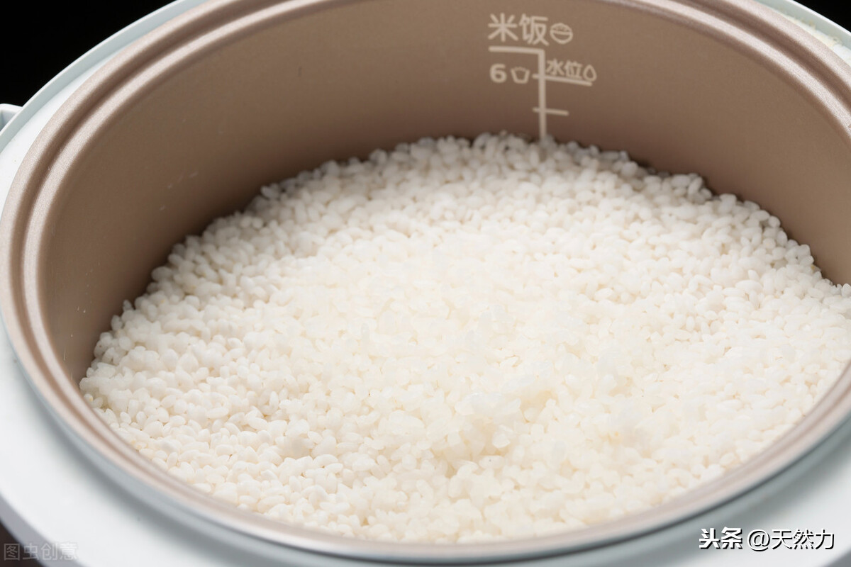 做米饭放多少水合适（煮米饭的小技巧）