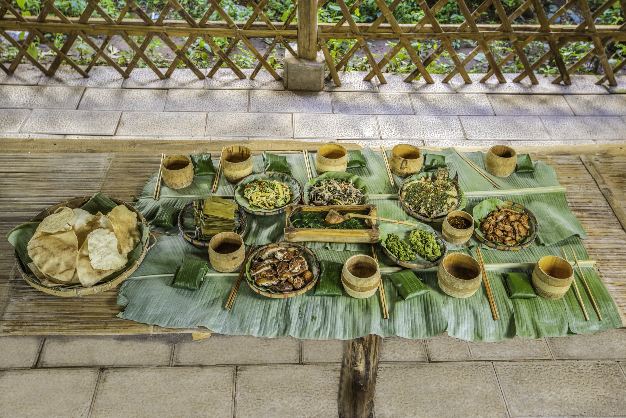 傣族的饮食特点（探究傣族饮食文化）