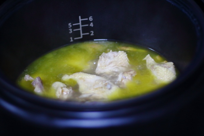 海带炖鸡汤的做法（海带炖鸡怎么做好吃窍门）