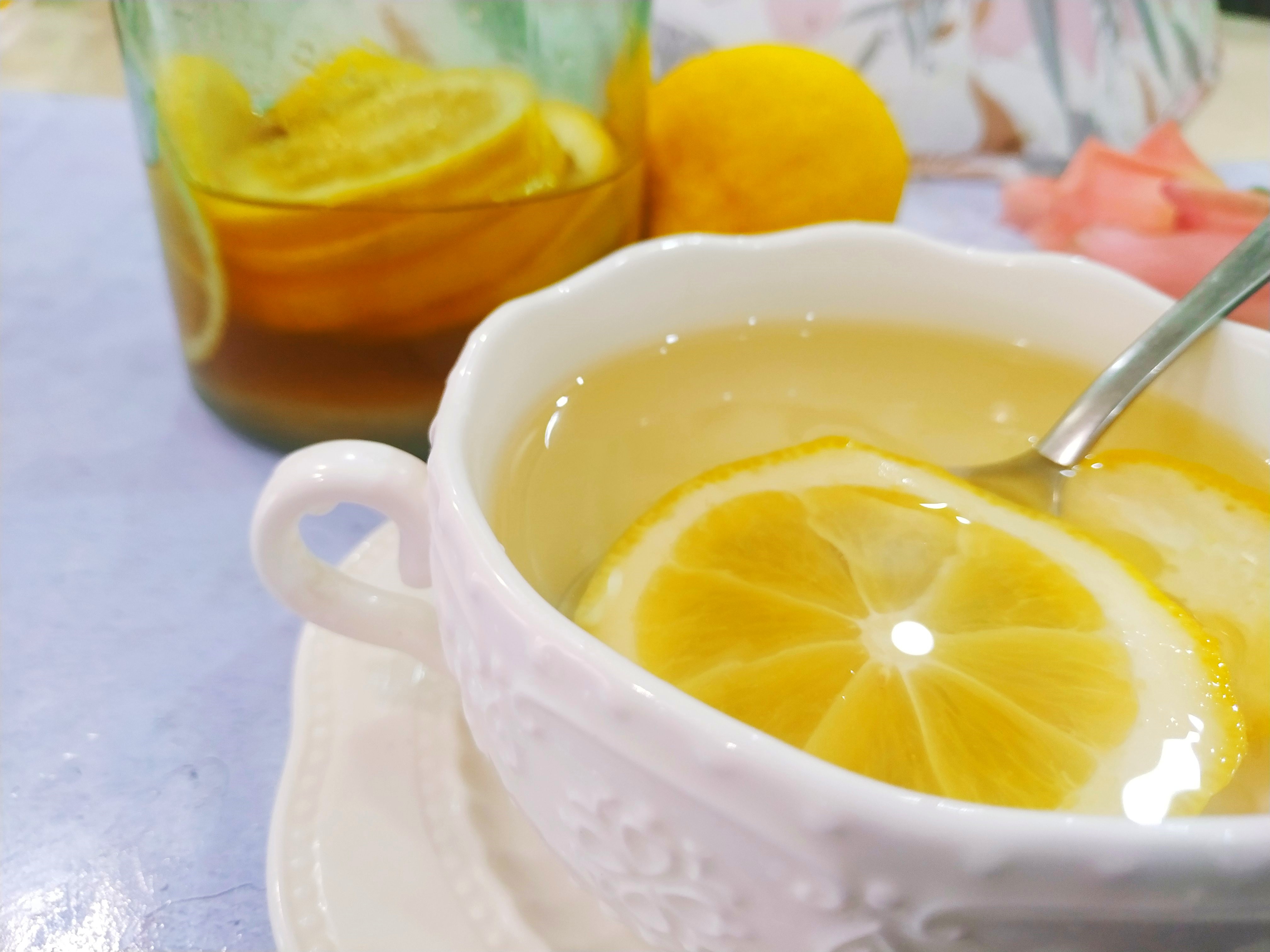 柠檬蜂蜜水的正确做法（每天一杯酸甜可口美容养颜）
