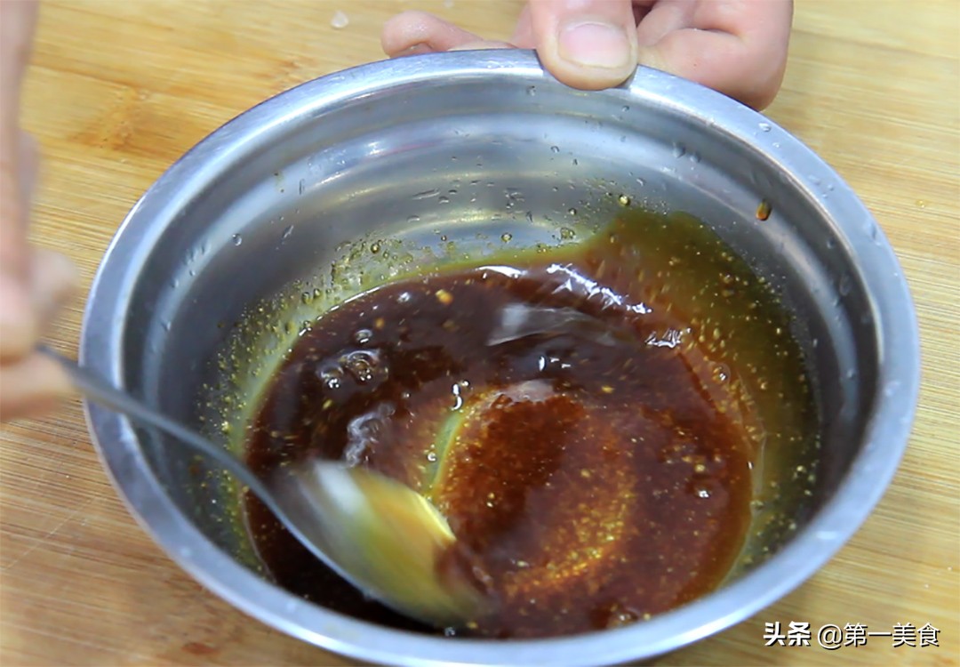 油焖大虾的做法（在家做出饭店的味道简单易学鲜香入味）