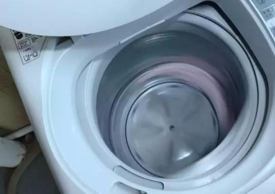 清洗洗衣机的方法（几个方法教你彻底清洁洗衣机）