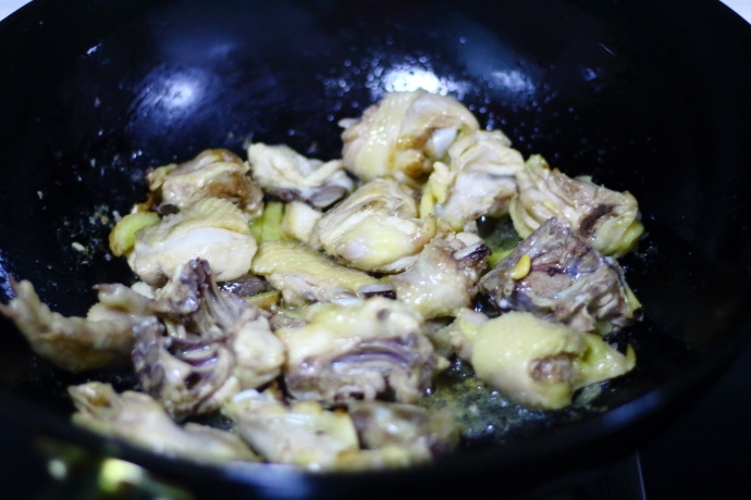 海带炖鸡汤的做法（海带炖鸡怎么做好吃窍门）