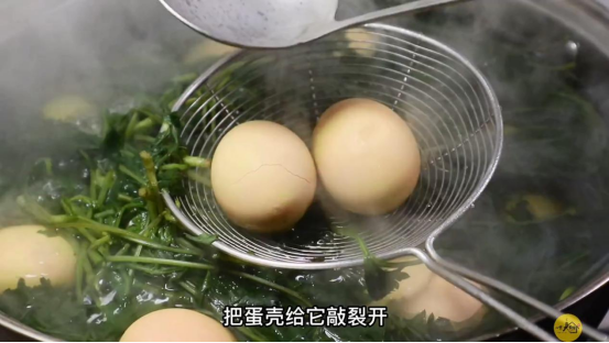 艾叶鸡蛋怎么做（干艾叶煮鸡蛋的正确方法）