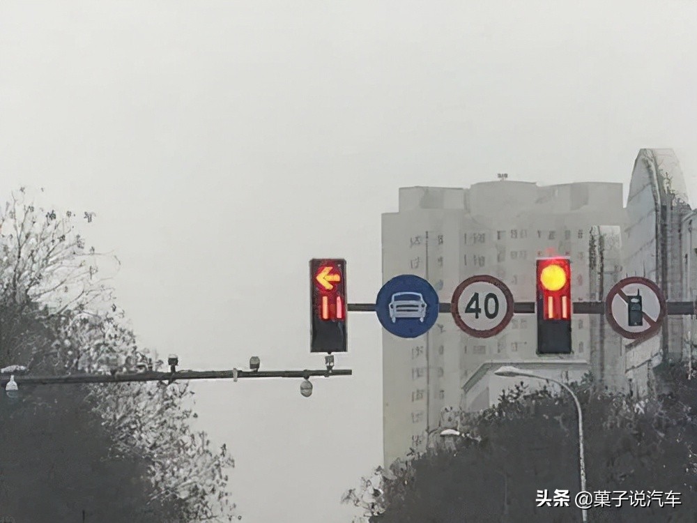 调头需要等红灯吗（在路口调头时怎样判断是否应该等红灯）