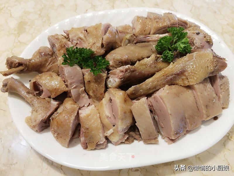 南京盐水鸭怎么吃（教你10分钟做南京的盐水鸭咸香入味）
