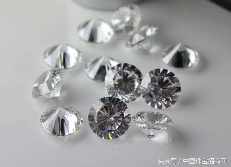 锆石和钻石的区别（如何分辨锆石和钻石）