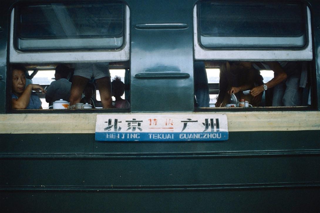 八十年代绿皮火车软卧图片全景高清（历史80年代绿皮火车老照片对比）
