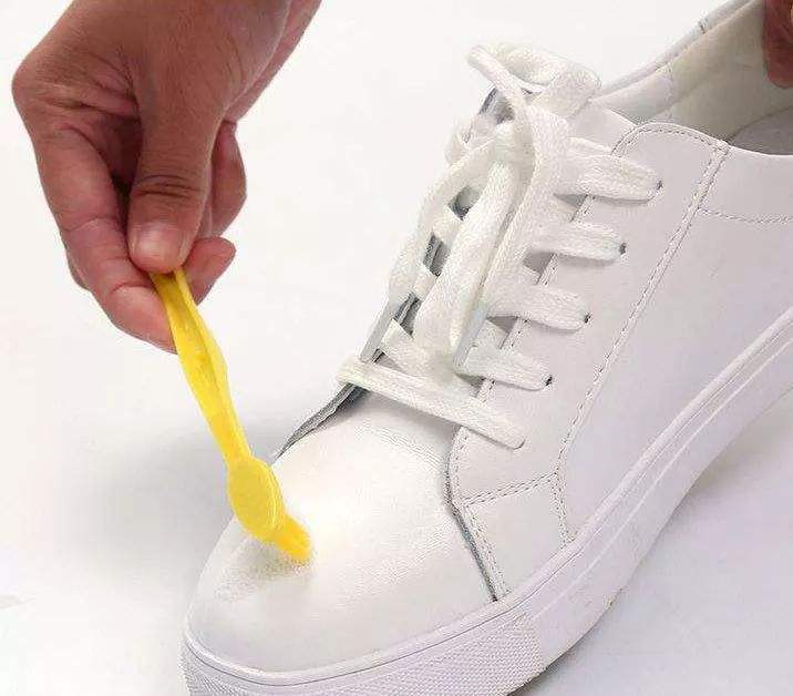 如何清洗小白鞋（简单小妙招让你每天都有新鞋穿）