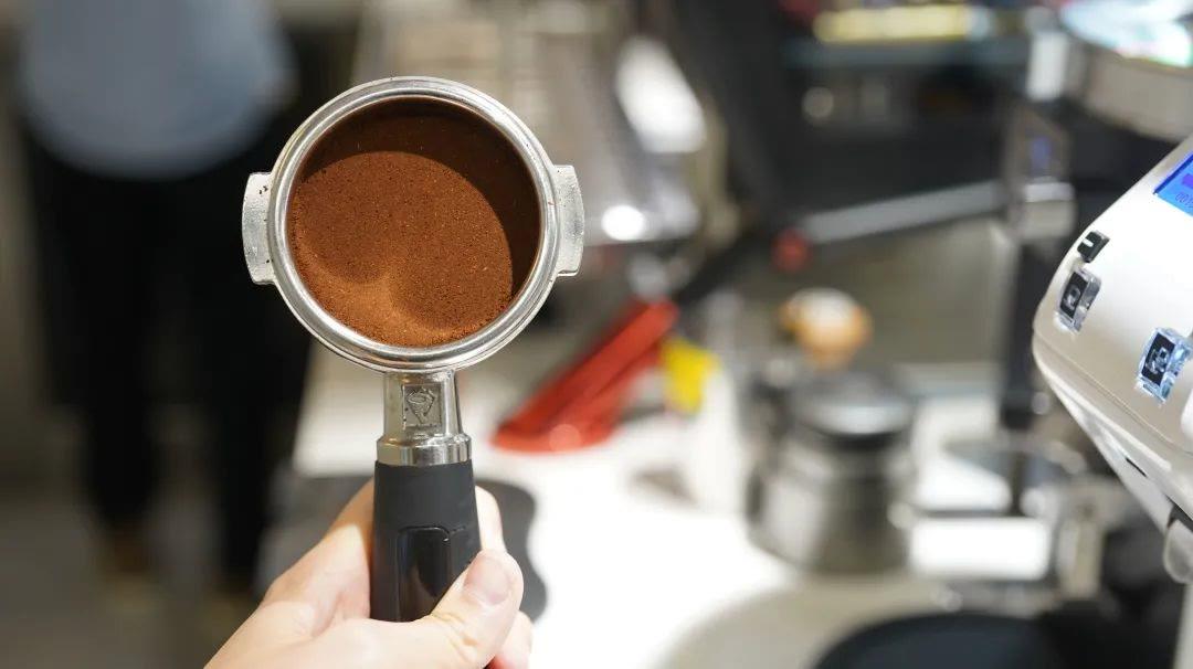 咖啡粉怎么煮成浓缩咖啡（入门级制作浓缩咖啡的简易步骤）