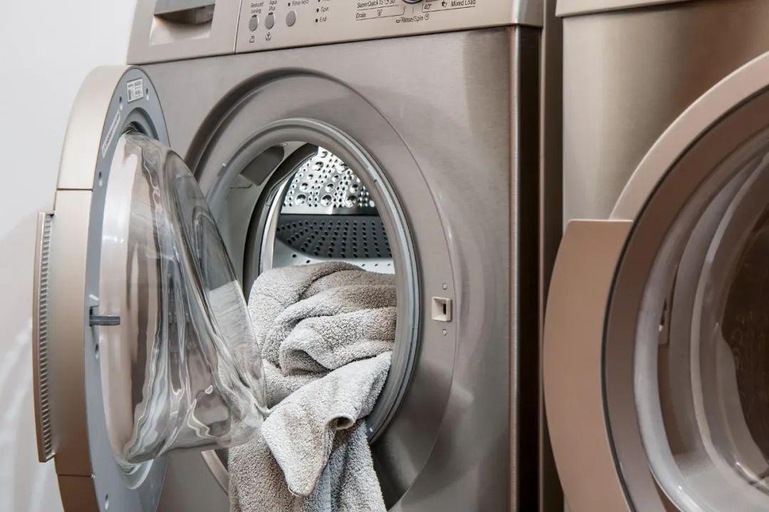 滚筒洗衣机和波轮洗衣机的区别（滚筒PK波轮谁才是真正的洗衣机之王）