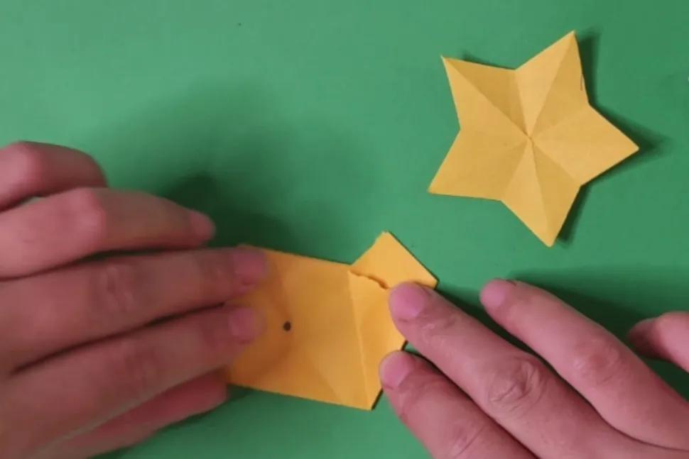 五角星的折法剪纸（一张纸五角星的剪法简单易学）
